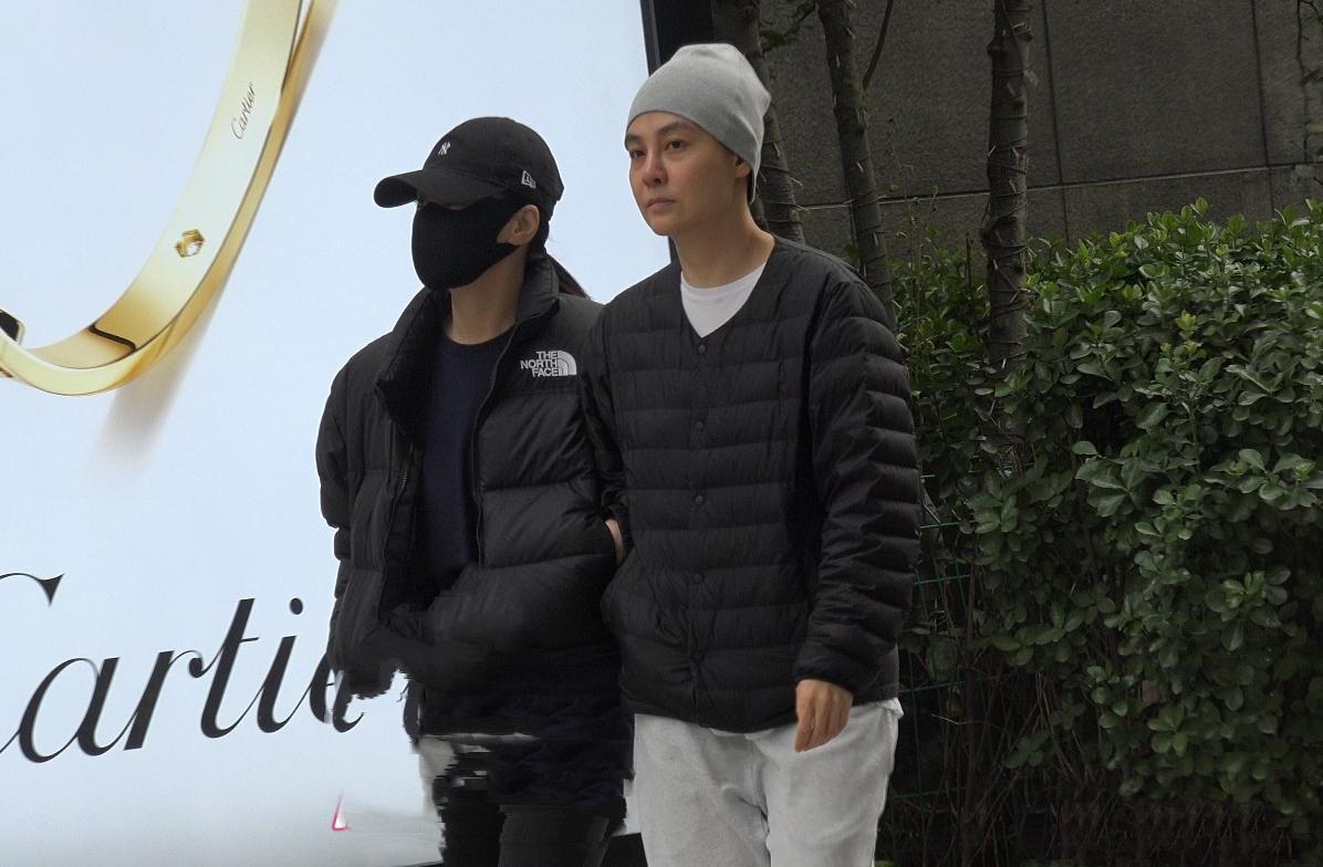 阿娇与皇甫圣华挽手逛街：时尚碰撞下的别样风景

近日，阿娇与皇甫圣华挽手逛街的画