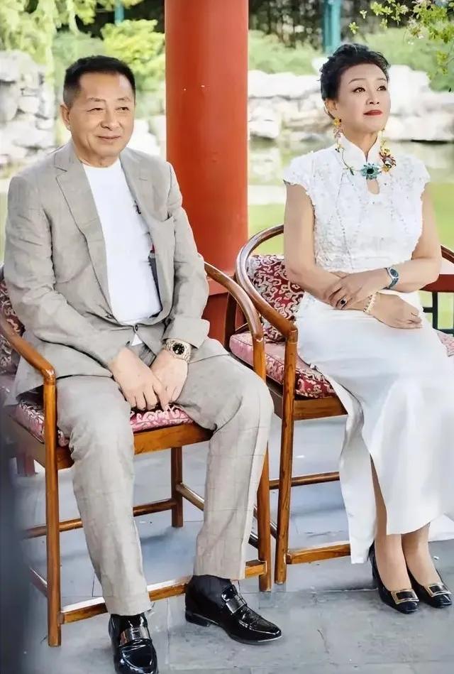 这男人何德何能啊，让这么个精明强干的女人为他亏了一辈子。被他无情的抛弃，却用自己