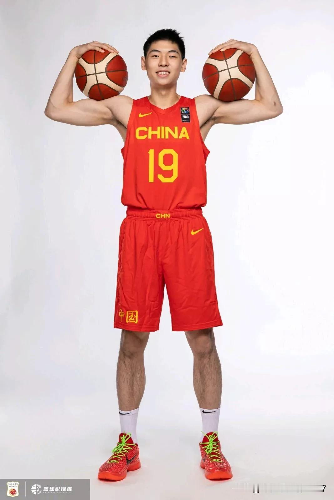 中国男篮38分大胜哈萨克斯坦迎来亚运开门红！此役王俊杰和赵嘉义缺阵，上场的10名