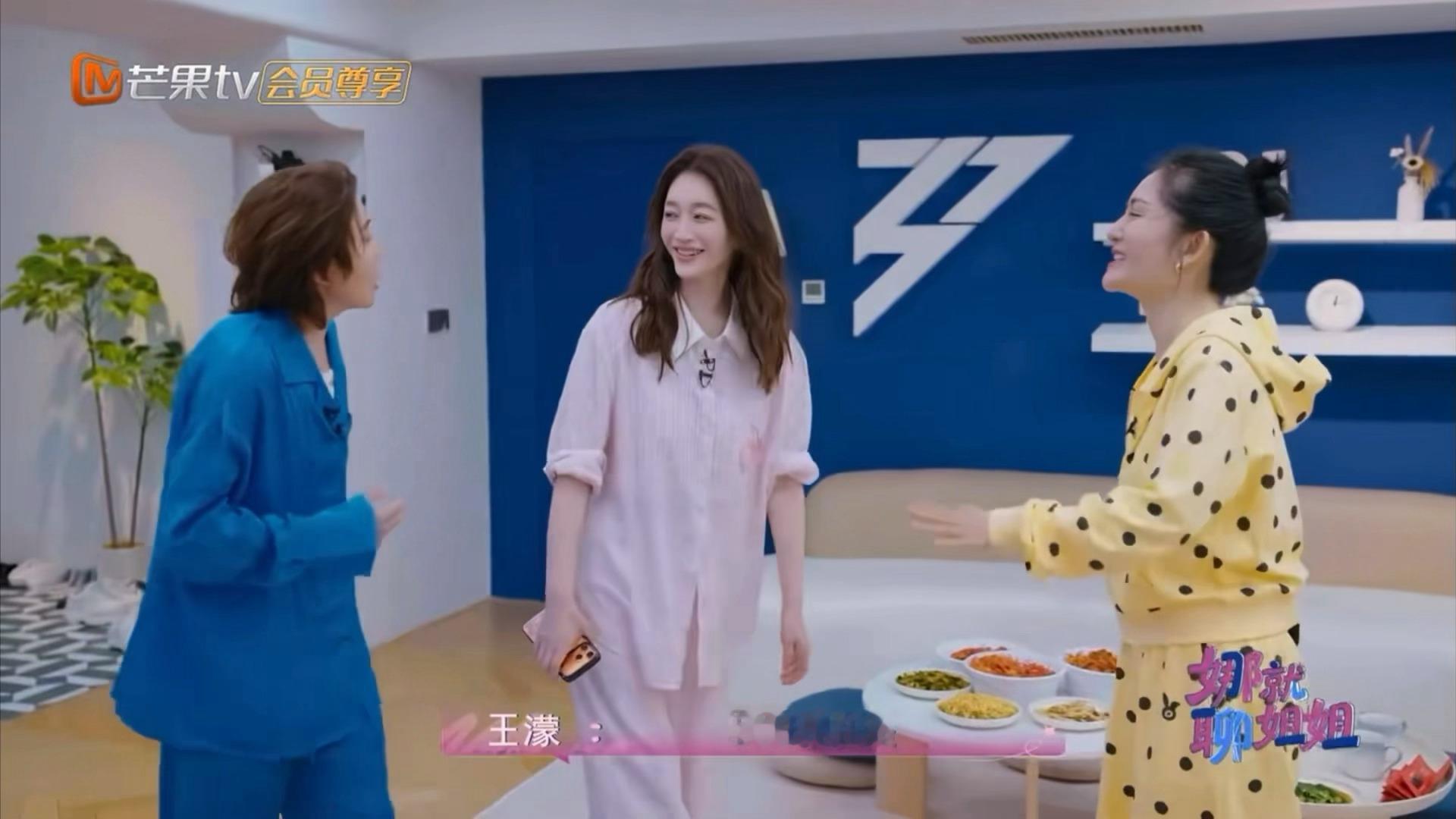 李小冉王濛来浪姐的原因李小冉王濛来浪姐的原因刚开始都拒绝了，但深思熟虑小冉还是来