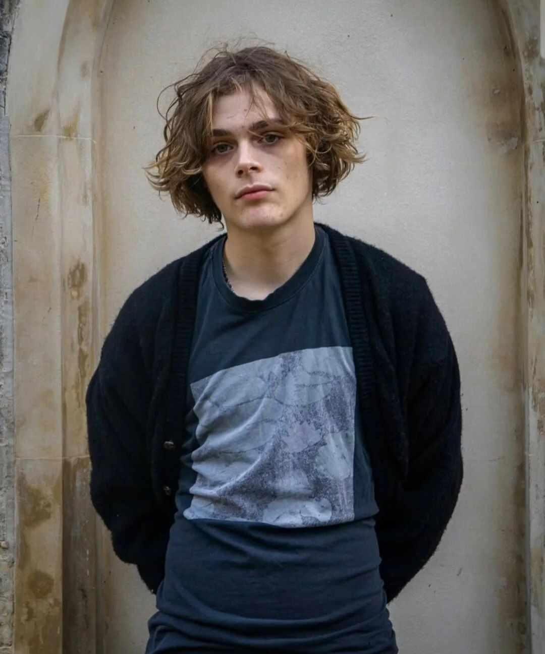 HBO汤姆·里德尔
图5是Billy Barratt在ins上发的状态
