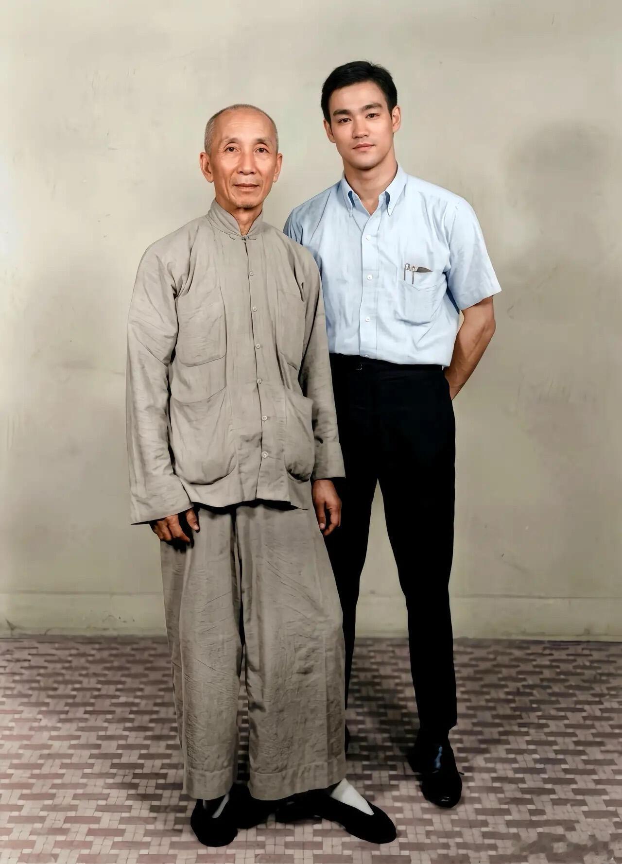 1971年李小龙与晚年的恩师叶问的珍贵留影 ​​​