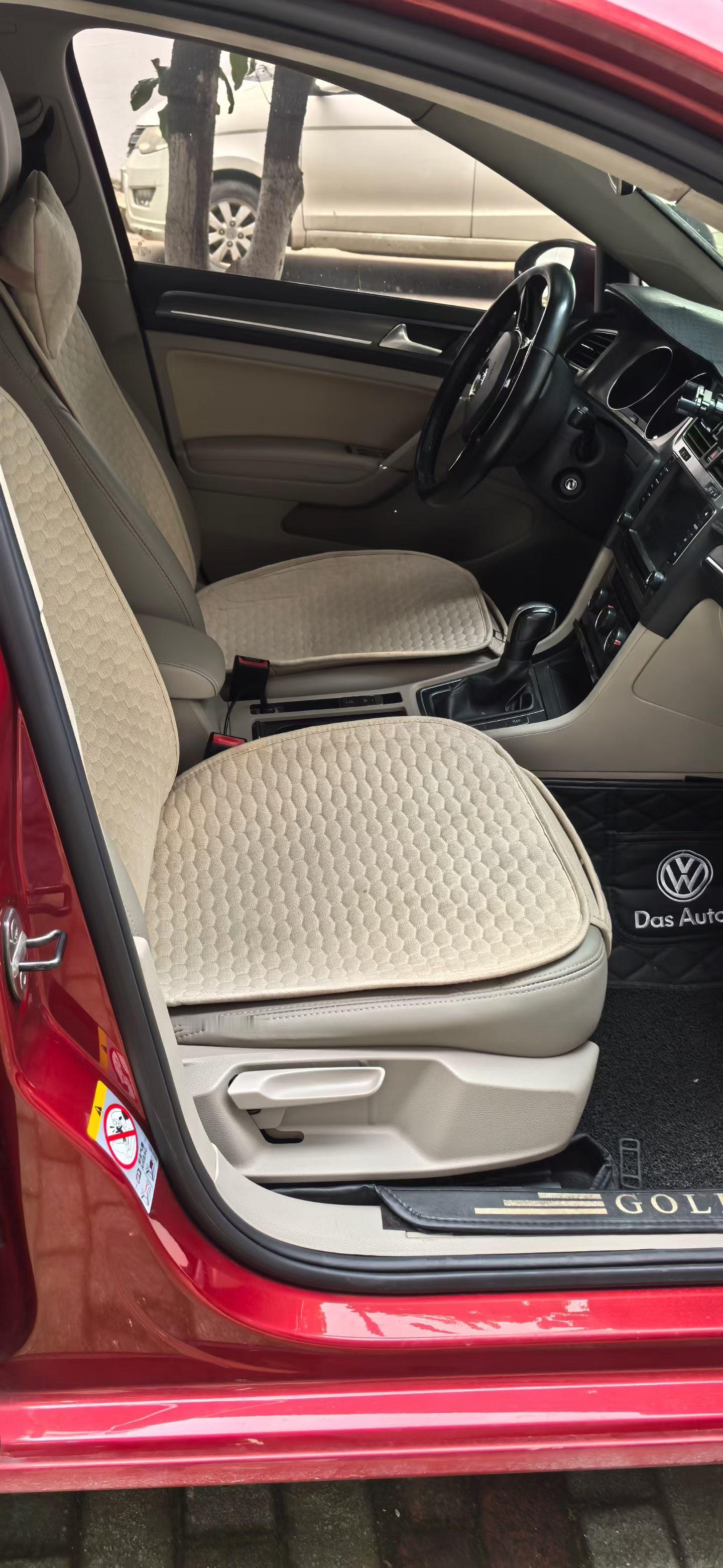 拿下14年年底上牌，大众高尔夫1.6L自动天窗，8万多公里实表，车况精品，内饰新