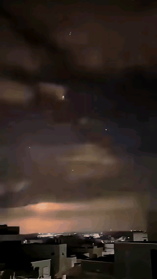 以色列惹错了人，伊朗高超音速导弹如“天罚”般砸向以色列

一段由以色列网民拍摄的