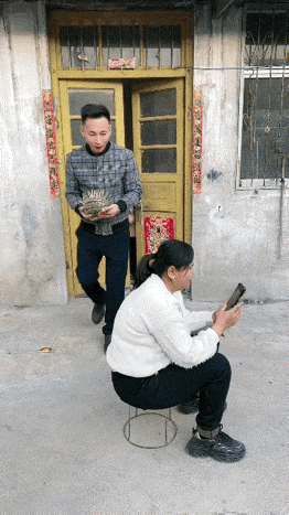女儿：这个家少了我迟早得散。