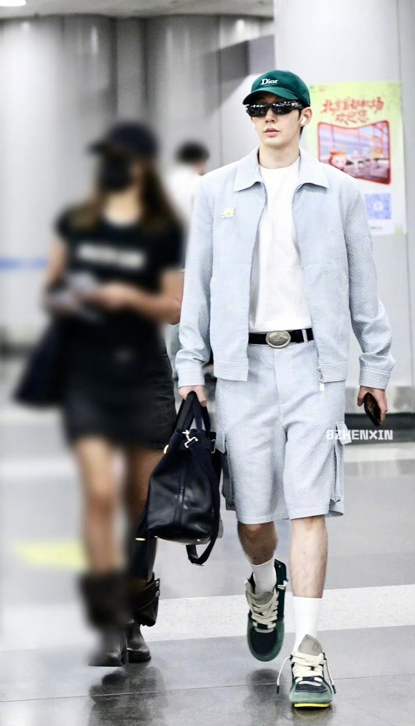邓为✖️Dior 2027春夏男装大秀出发 ✈️ 📷巴黎男装周男装周邓为巴黎时