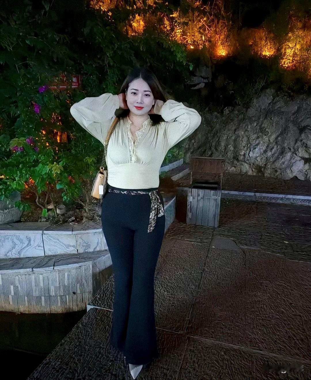 总有人说我要是在瘦点就好了，这些人真是闲的。我怎么样用你来评价管好自己就完了，真