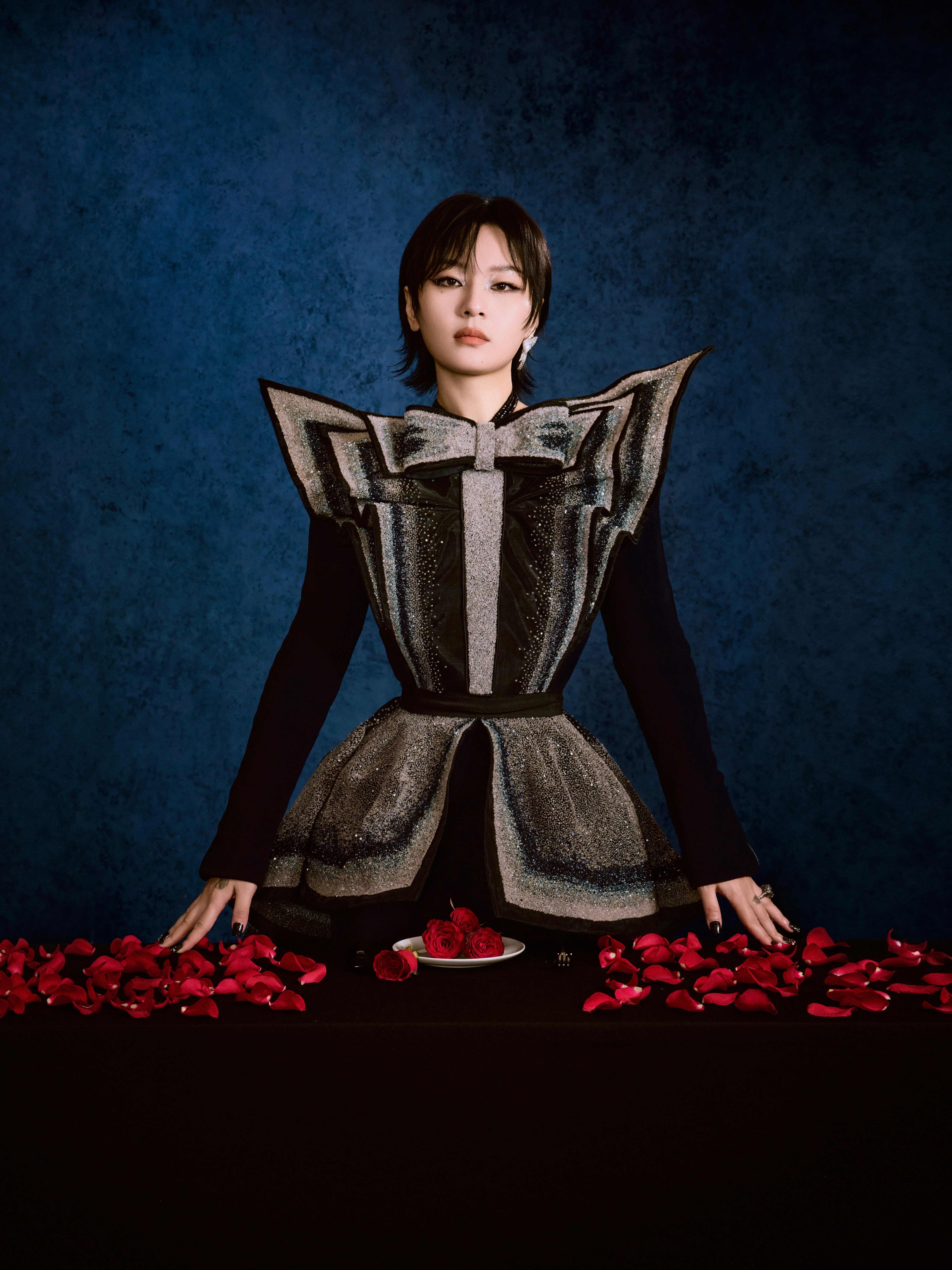 周笔畅｜陈辉阳作品演唱会K歌之王接连两天演出舞台带来两套老朋友 Julien F