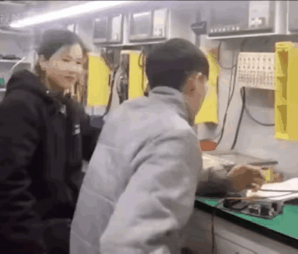 请问那瓶水去哪里了[大笑][大笑][大笑]