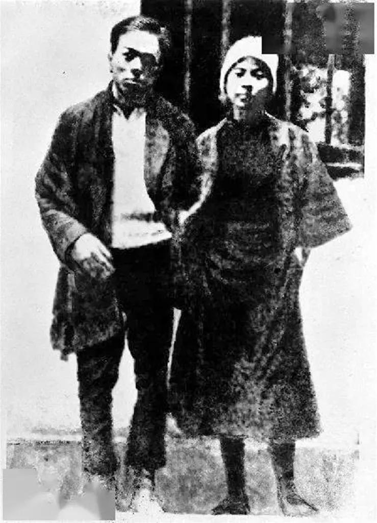 1928年2月，共产党员周文雍和他的爱人陈铁军被敌人判处死刑，法官问他还有什么心