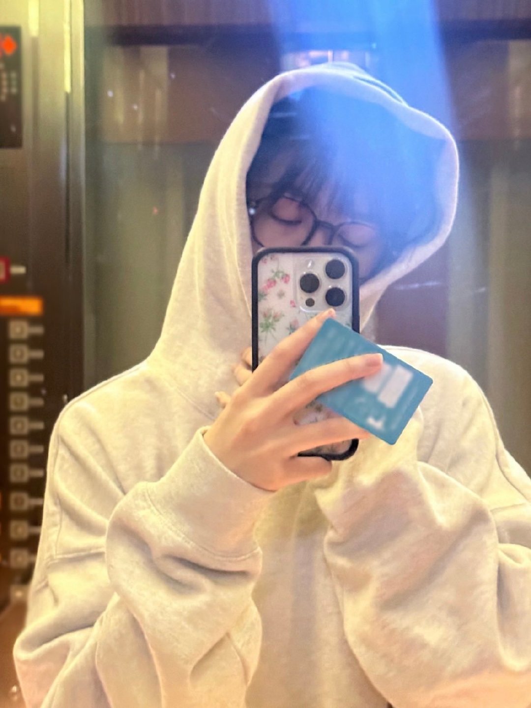 突然翻到的泡图 好那个呀有人懂吗 