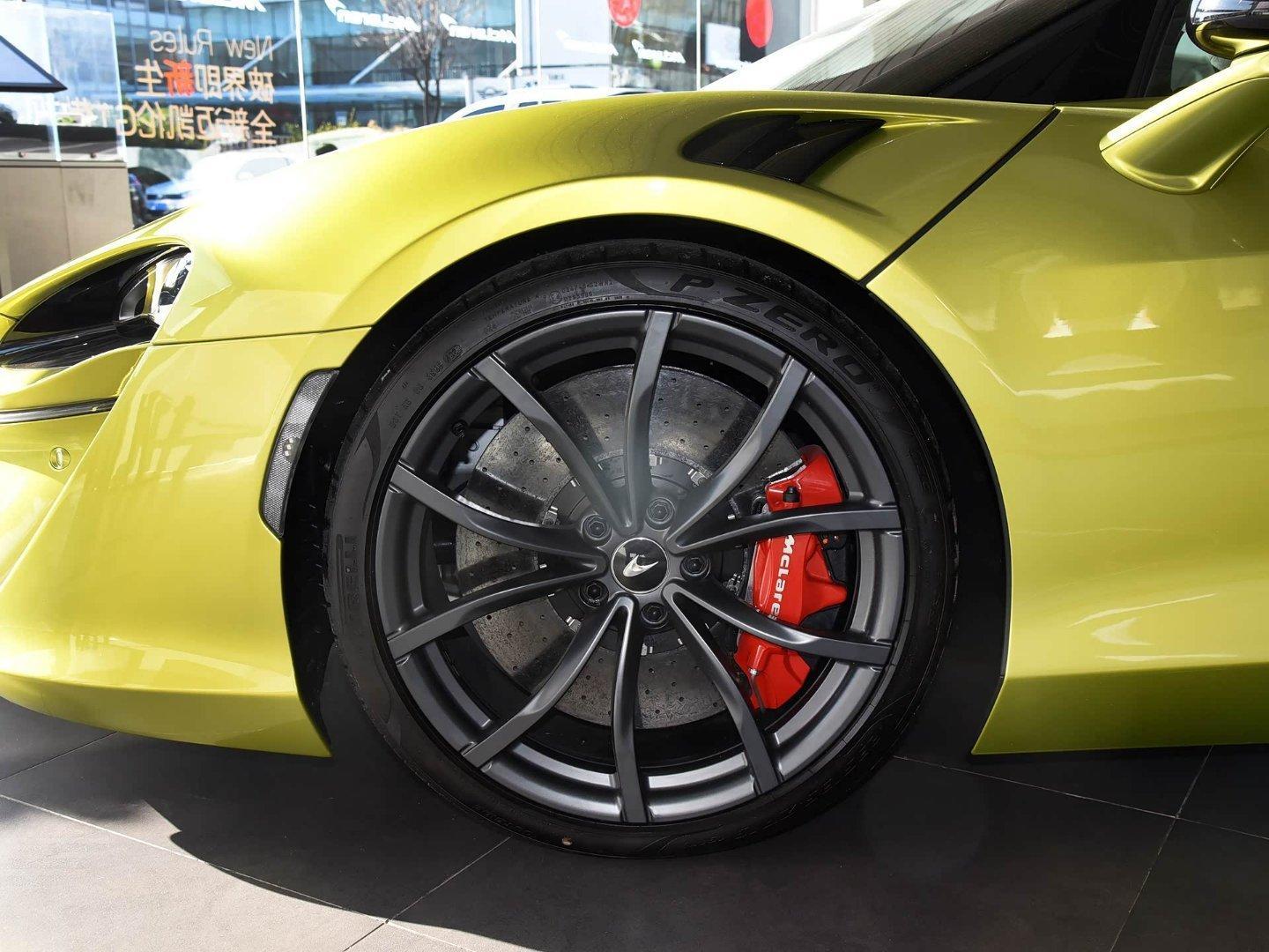 卡钳布置和制动效果无关？我讲个能看的到的现象保时捷911的非GT3/GT2版，前