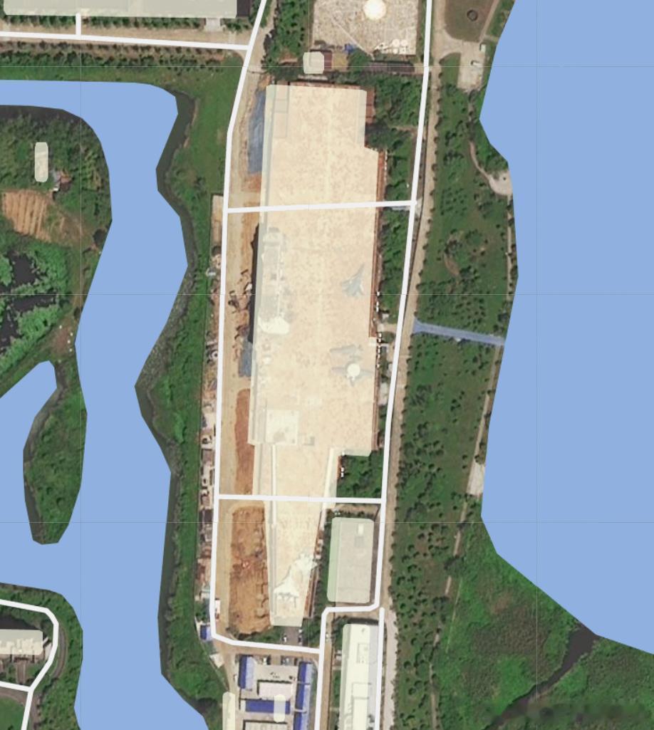 外网键政——武汉黄家湖航母模型建筑的新卫星图像，拍摄于 2025 年元旦。整个模