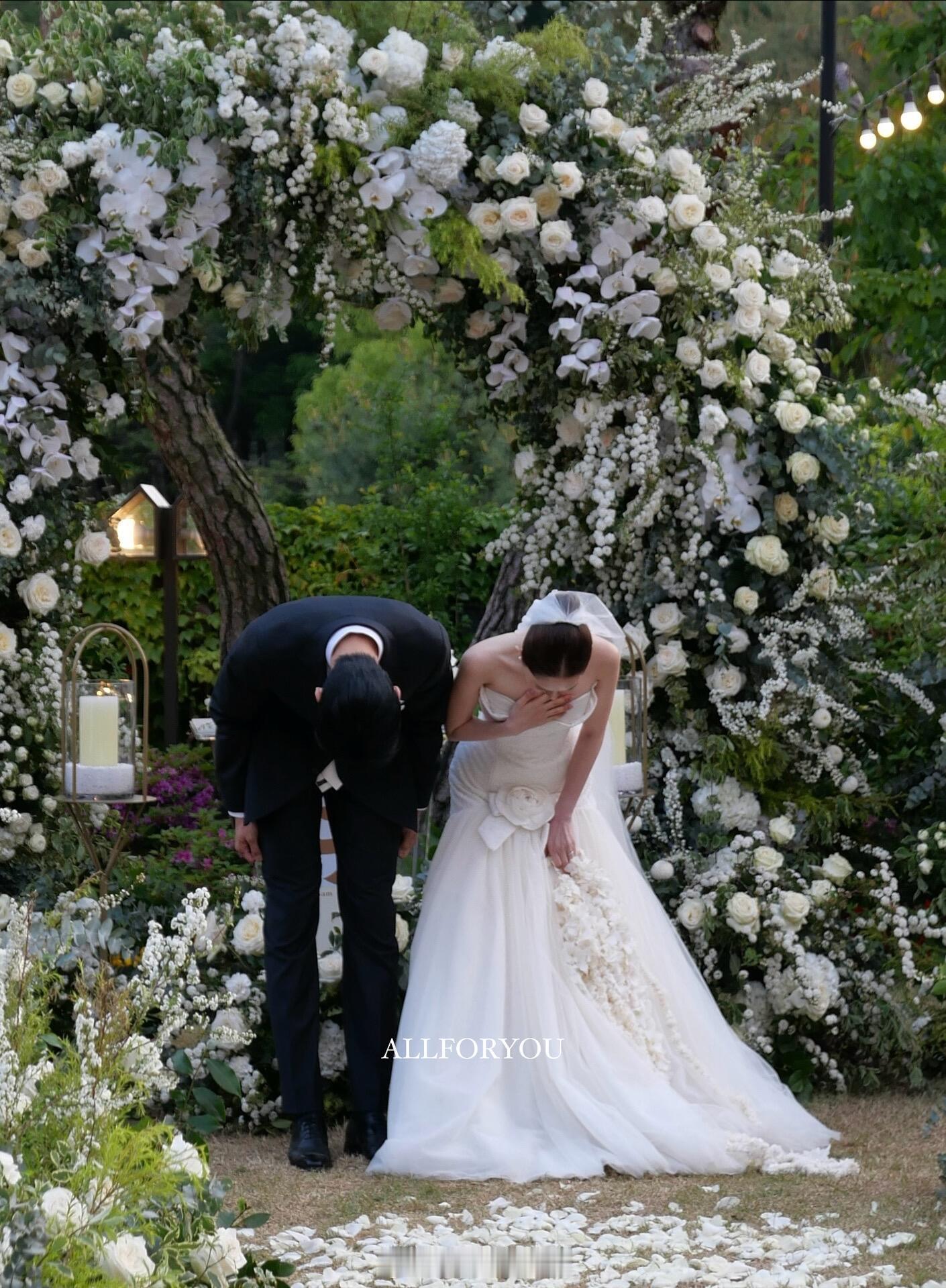 世罗正镇婚礼恋爱捕手世罗正镇婚礼 5月9日，韩国恋综《恋爱捕手》结缘的世罗正镇举