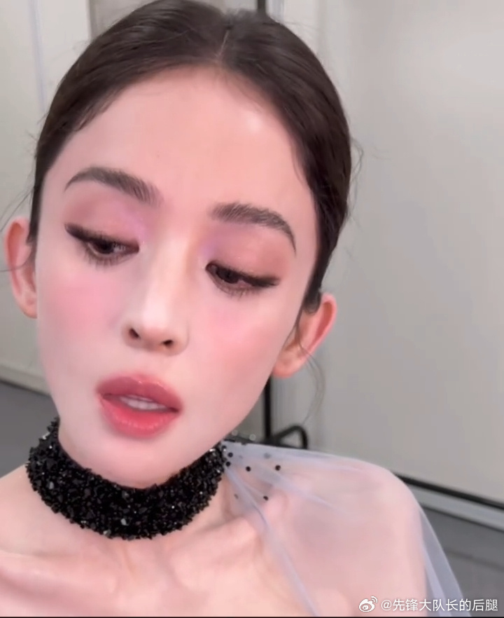 娜扎的极品吸睛脸 