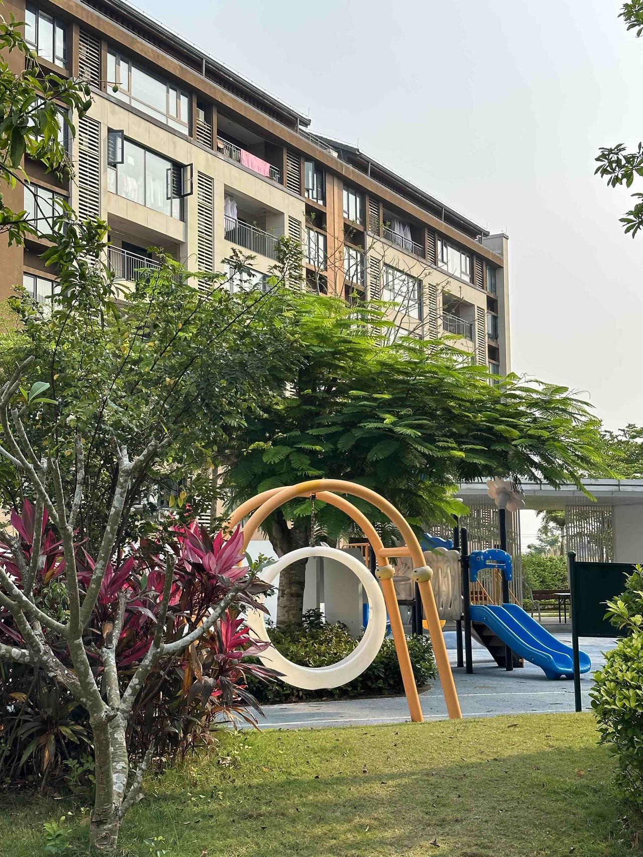 朋友在海口买了个糟心的房子！
位置在海口的江东，卖就得骨折，租也租不出去。
两年