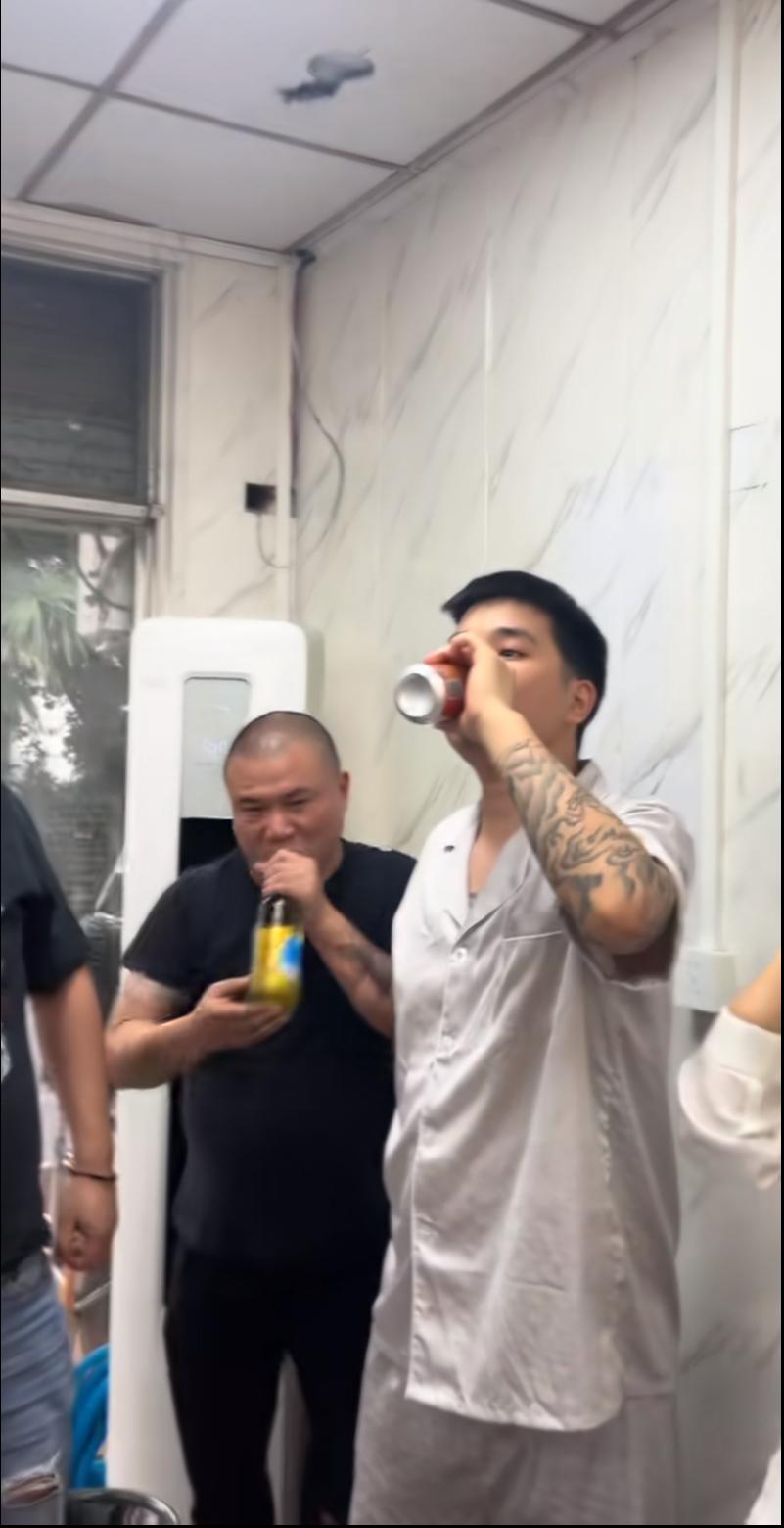 苏州五星，江苏天花板级狠人。今天好多朋友到他的固始鹅块饭店捧场，来的人啥档次都有