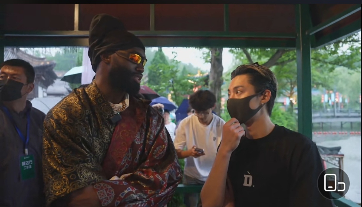 我棣一身all black出场，弹幕又水灵灵的不舒服一片