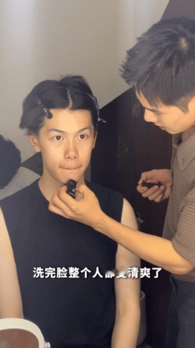 高考毕业生被街头爆改成男爱豆 好好洗脸是男人最好的嫁妆。 ​​​