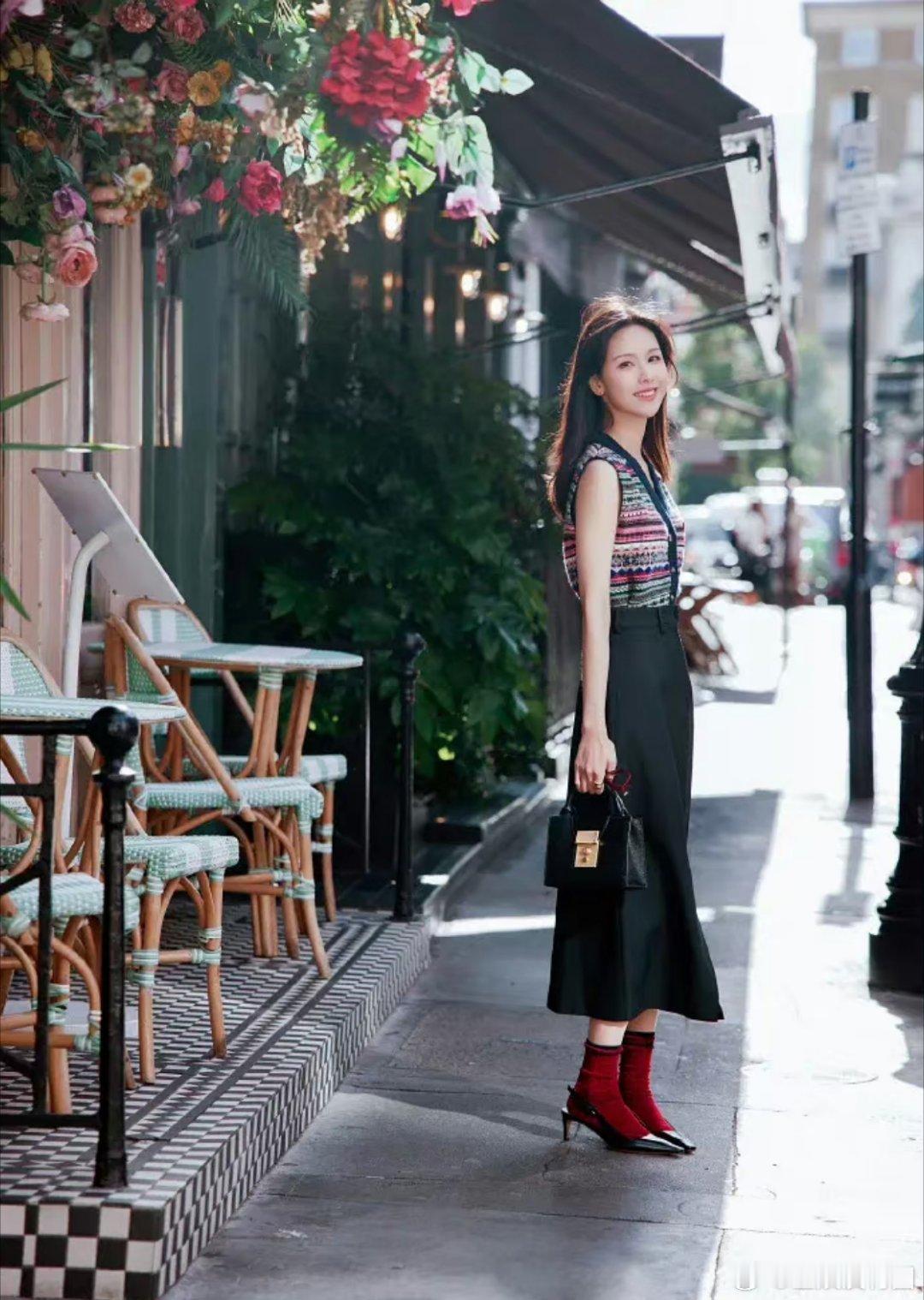 陈都灵最新营业[赢牛奶][赢牛奶][赢牛奶]都市丽人感拉满了 也是有种赵露思路透