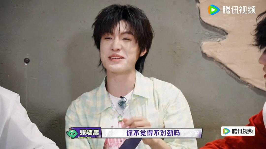 苏新皓替朱志鑫辩解卧底游戏朱志鑫毫无察觉就被揪出来，张泽禹问他听大家发言没感觉不