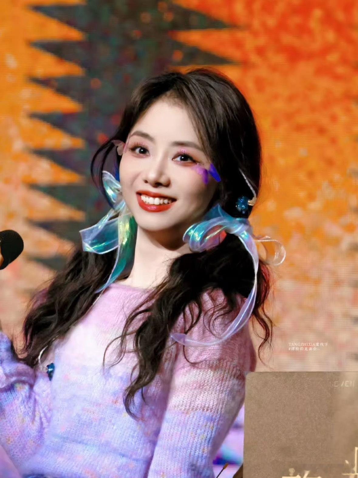 谭松韵要穿西装跳女团舞哇塞 这一张娃娃脸穿西装跳舞还是头一人呀，真的太美啦！！ 
