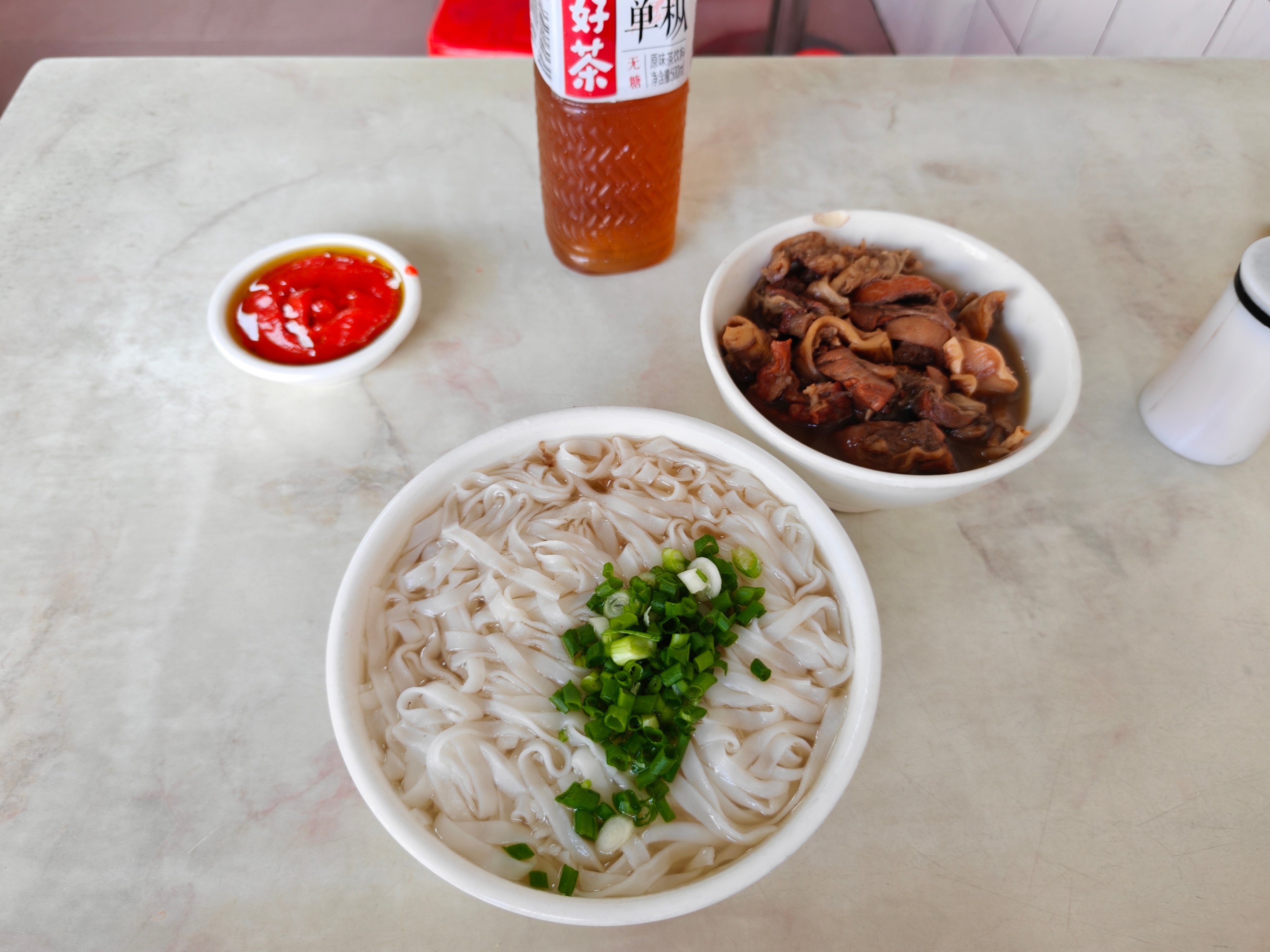 吃个午饭 踩二十多分钟单车 能热晕过去 