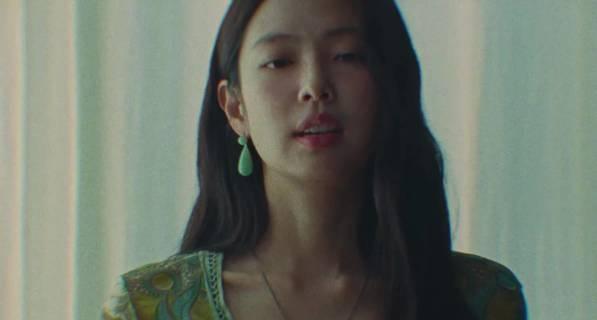 JENNIE发布单曲《Less than a Lover》舞蹈版MV

网友：妮