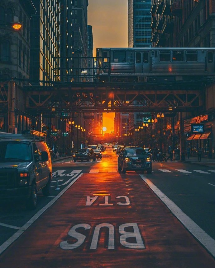 「集句」有哪些击中你内心阴暗处的句子？ 1.那女孩子不过十六七岁，脸化得就像搓油