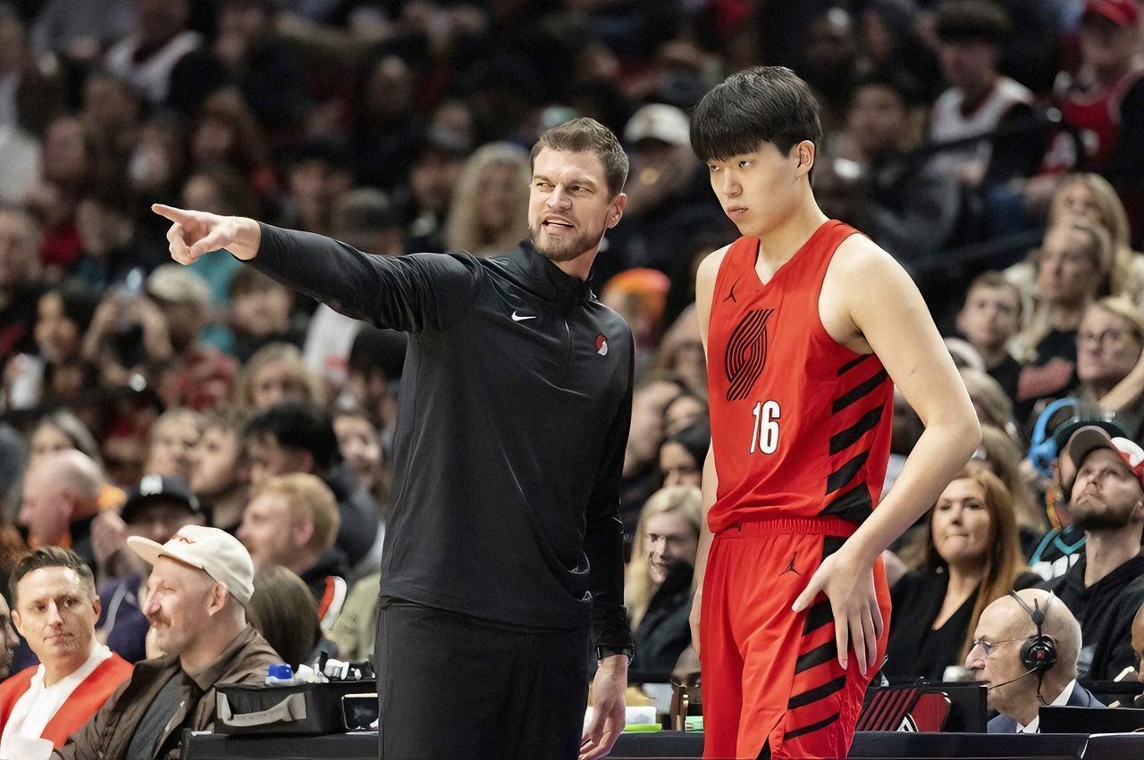 必须调整！开拓者首发中锋7投仅4分，斯普利特该大胆启用杨瀚森锁文班！

NBA季