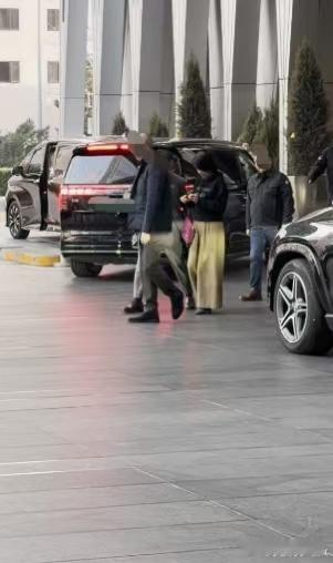 董明珠董大姐最近被拍到了和极氪009同框，这是偶然乘坐还是已经入手极氪009了？