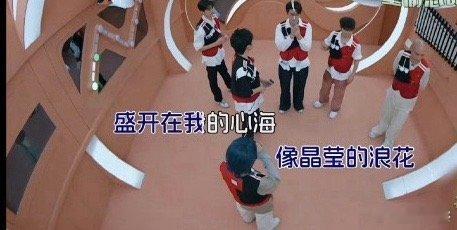 #许凯唱歌怎么有种偷感#许凯唱歌有点偷感十足了，音调越唱越低怎么不算一种天赋呢[