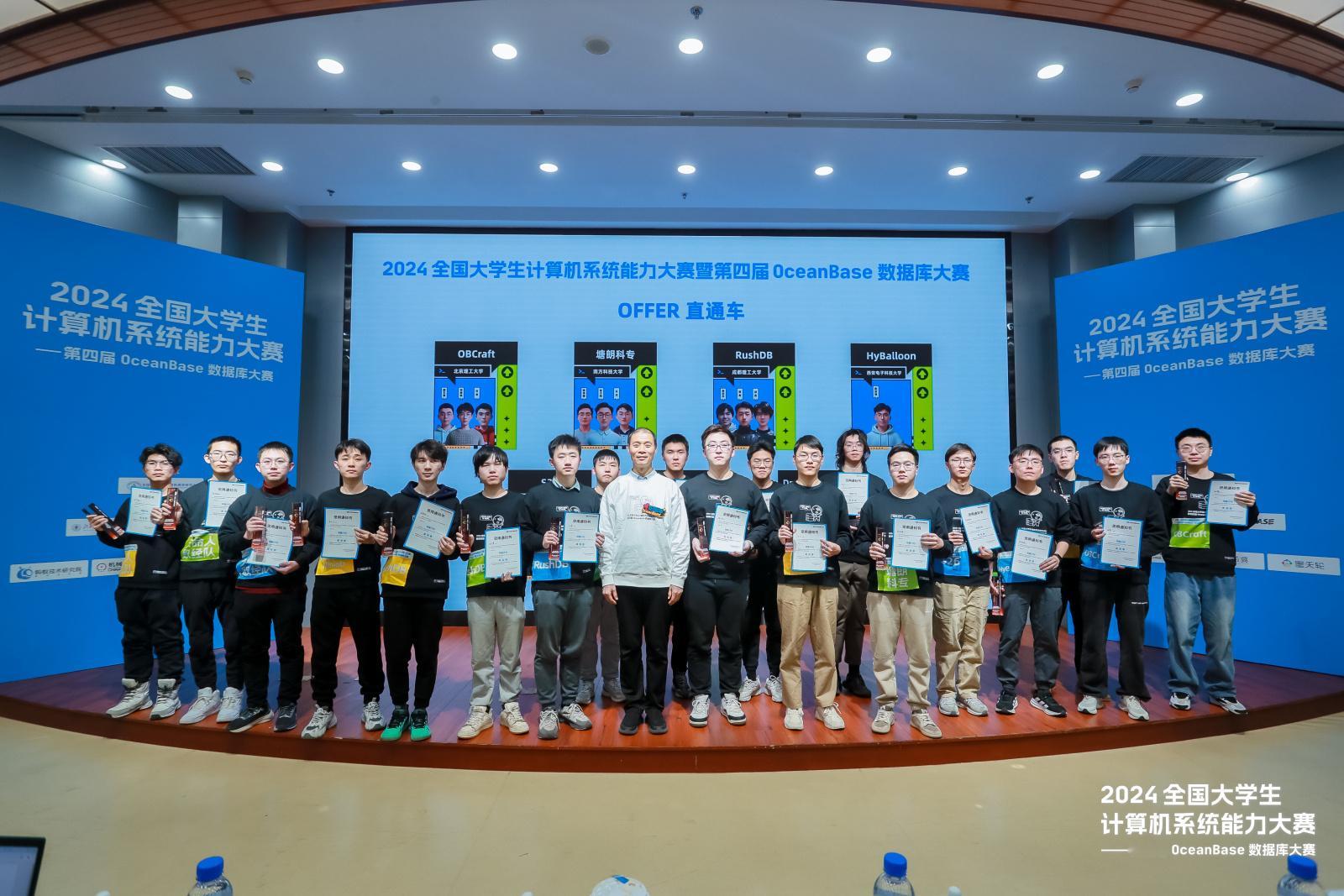 人大教授建议年轻人不要扎堆搞AI  人大教授杜小勇对年轻人的建议，觉得特别有道理