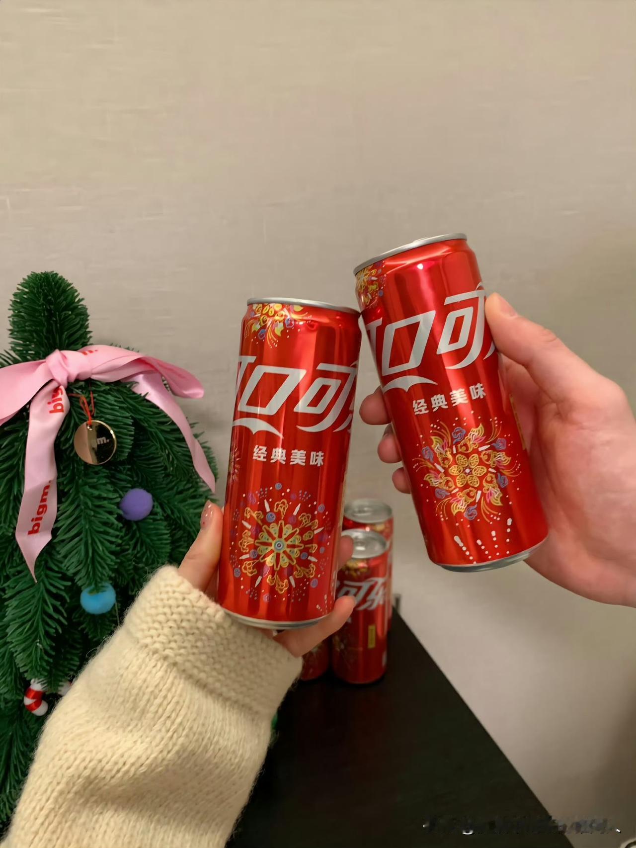 夫妻过日子，最舒服的状态其实特别简单：
钱要存进同一张卡里，不分你我，你赚的是家