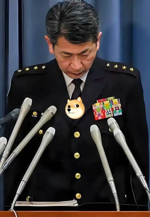 就在刚刚，
日本自卫队最高长官认错啦！
日本自卫队最高长官、陆上幕僚长荒井正芳正