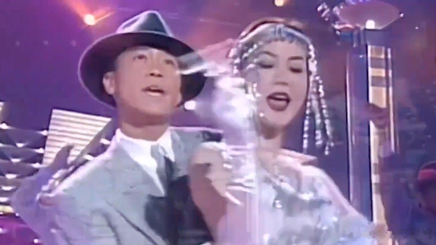 凤凰新闻【王菲居然还会跳舞，而且还是黎明给她伴舞，难怪谢霆锋忘不了她】王菲居然还