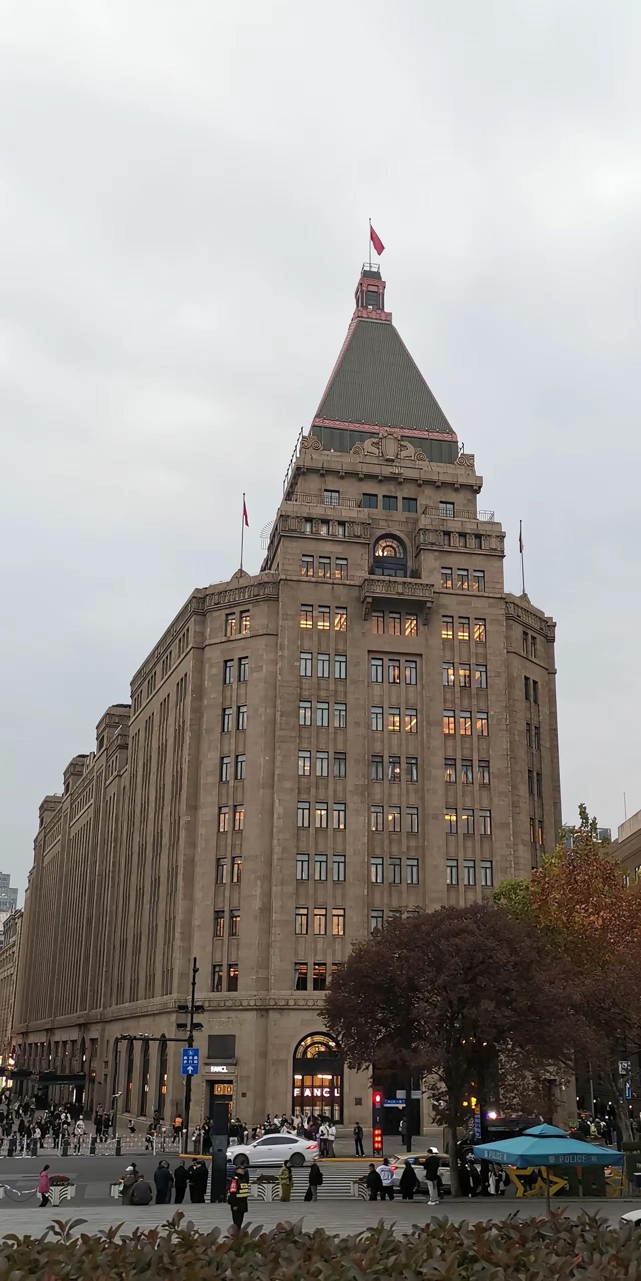 距离2025年人口数据公布不远了。去年龙年说因此出生上升到956万，死亡1060