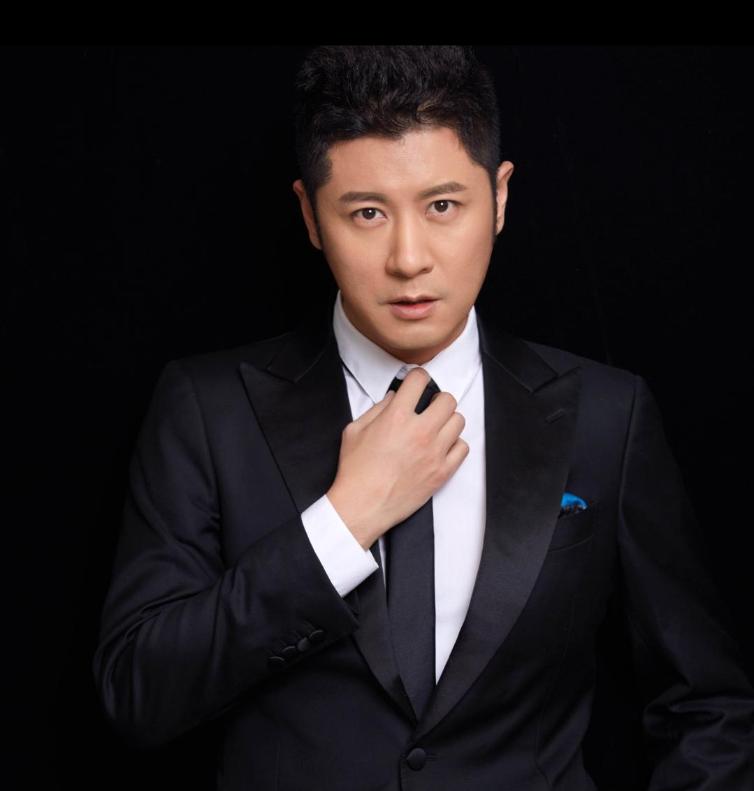 任重为孙骁骁庆生，俩人同吃一碗面，重庆住独栋大别墅，院子好大
娱乐 明星