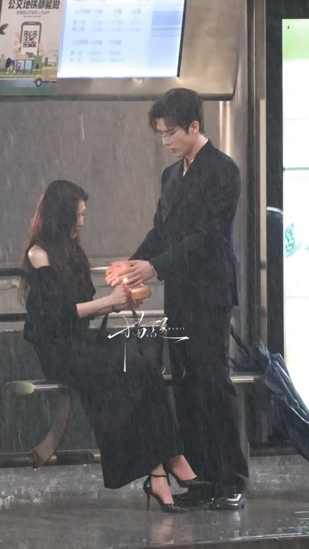 我哭了。。。你懂什么是纯正的熟男熟女风味🥵王安宇章若楠雨中点烛火路透王安宇章若