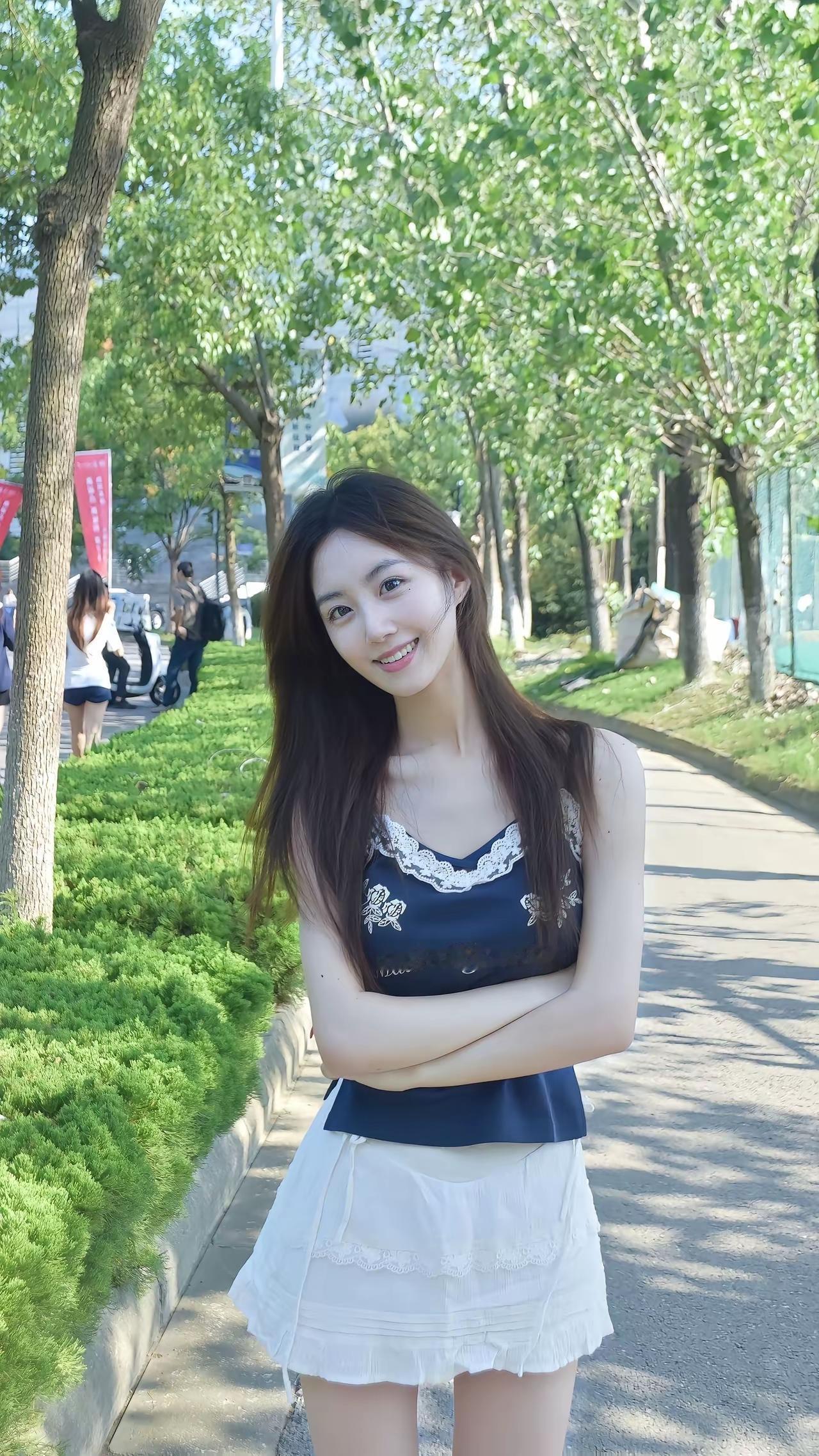 云鬓花颜金步摇，美女气质自不凡