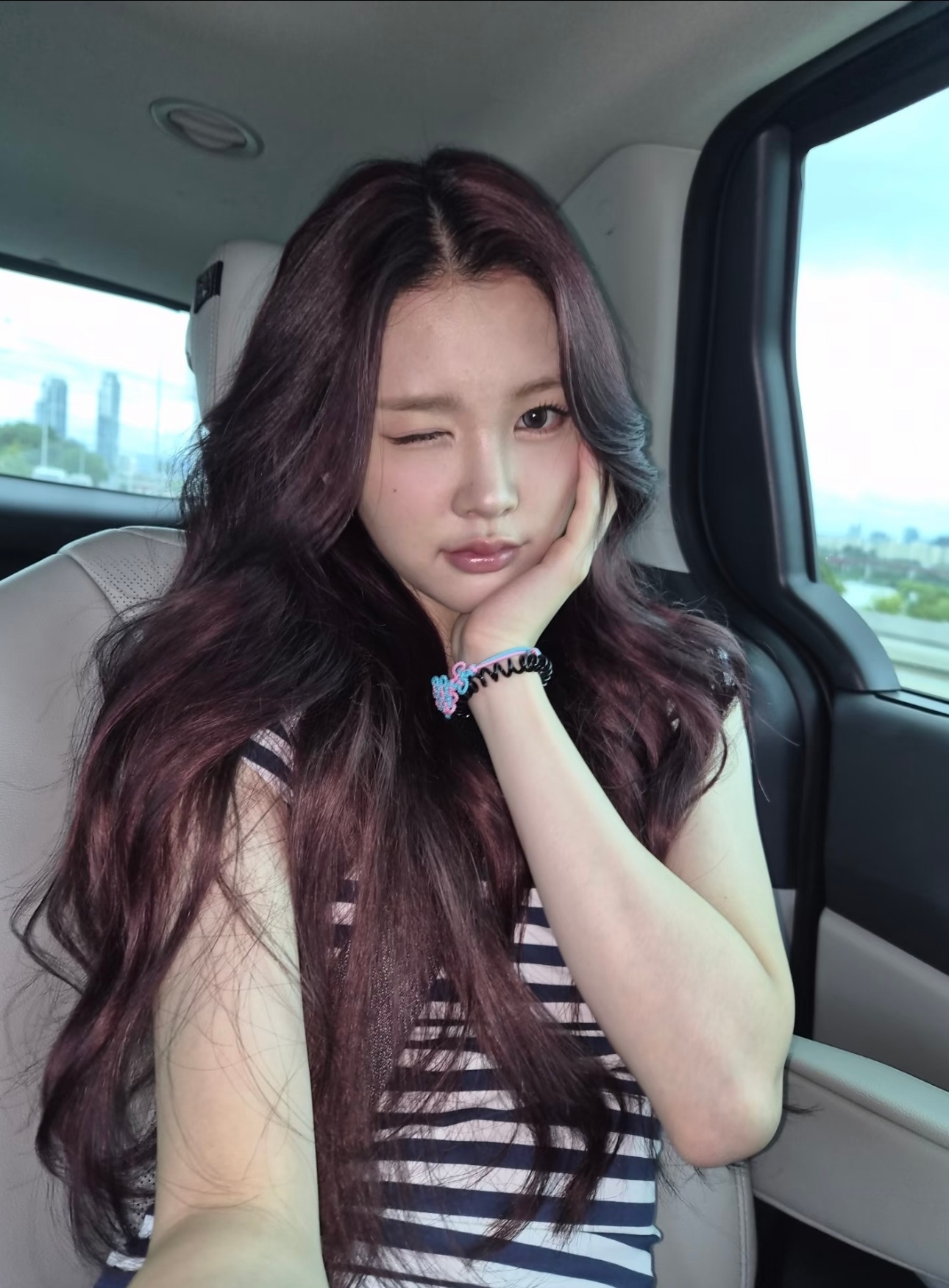 如何看到sm新女团皇族成员在wvs平台上面暗戳戳戴中国结的行为？ ​​​