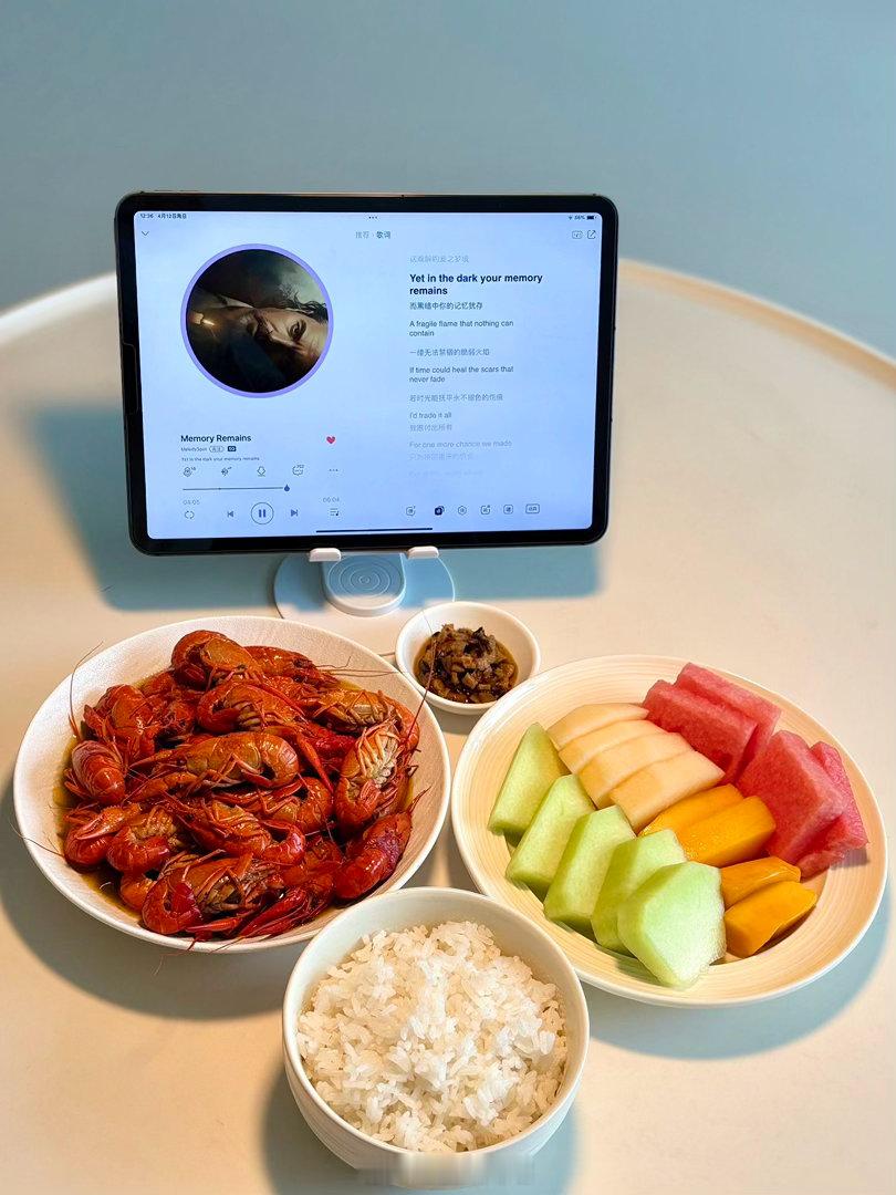 其实无聊就是幸福，不用赶时间、不用应付人、不用硬撑情绪、这不就是顶配幸福吗？晚安