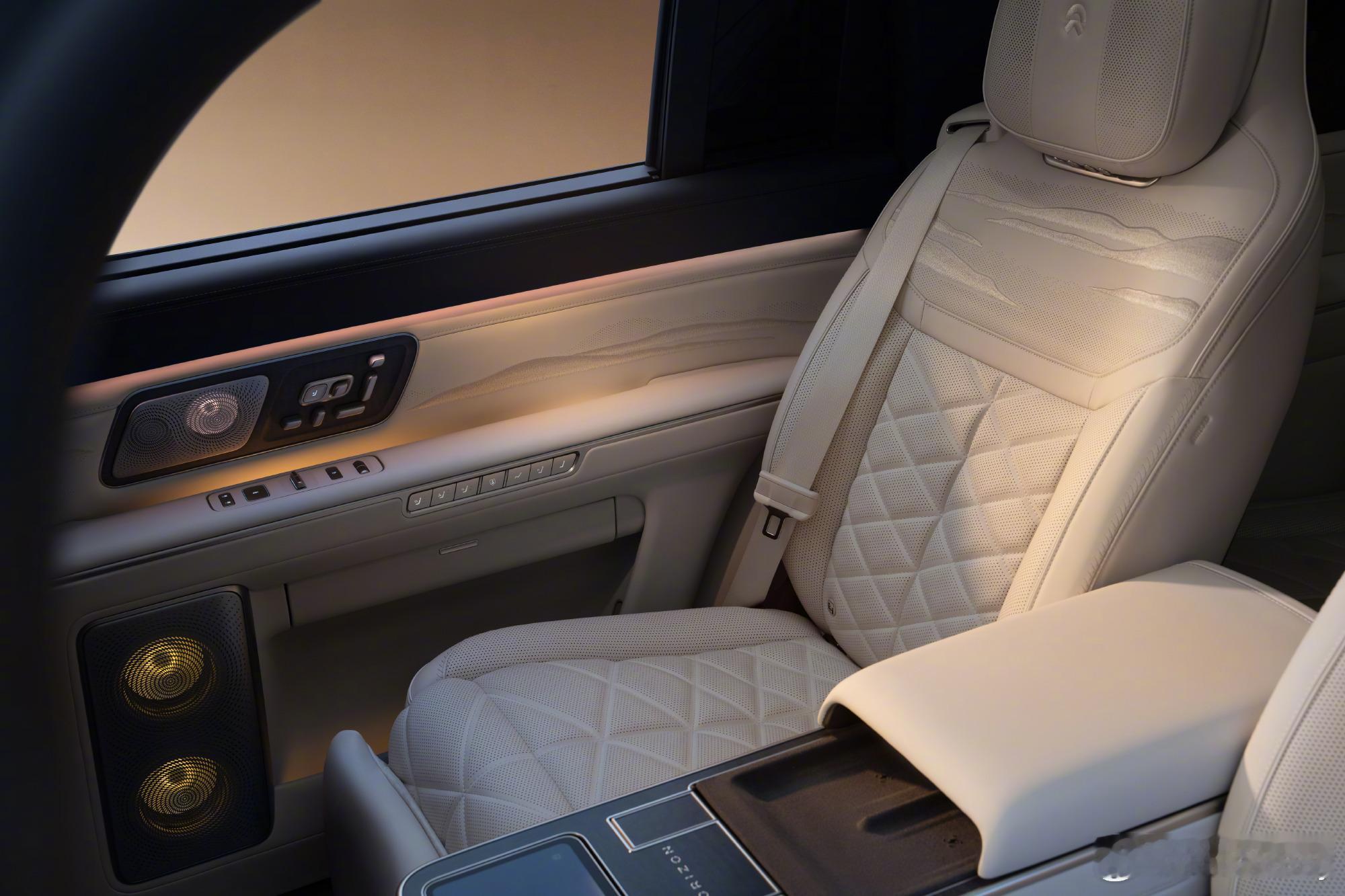 蔚来ES9中国元素今天蔚来ES9首发，真把中国元素玩明白了！东方配色、对称座舱、