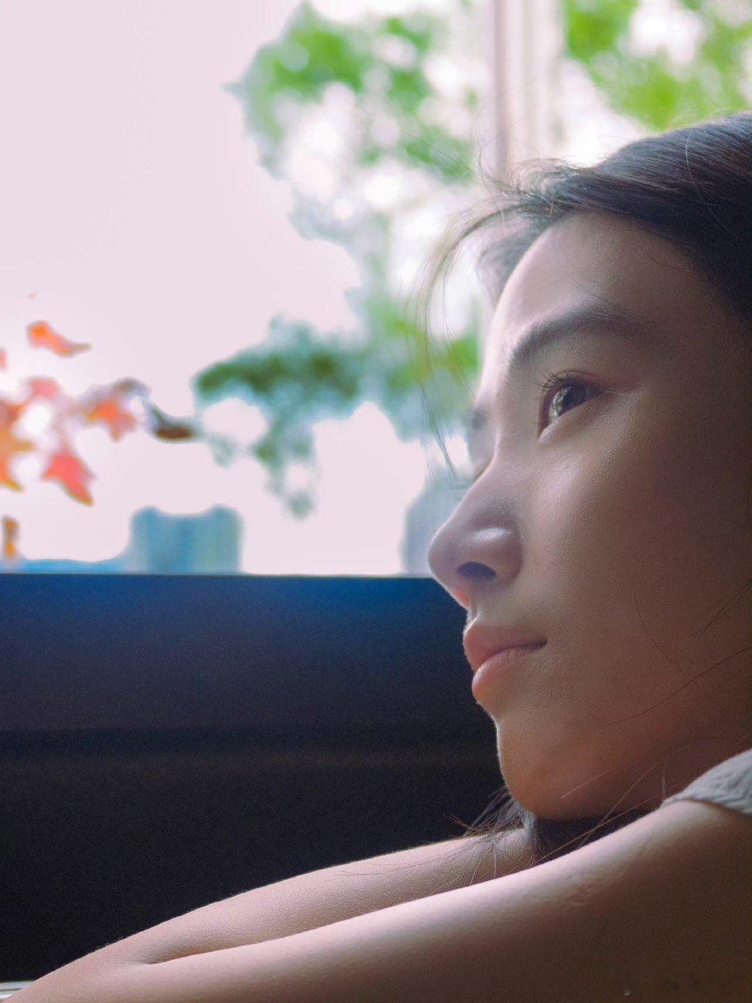 卢昱晓侧脸好有电影感卢昱晓窗边侧颜卢昱晓窗边侧颜 ​​​