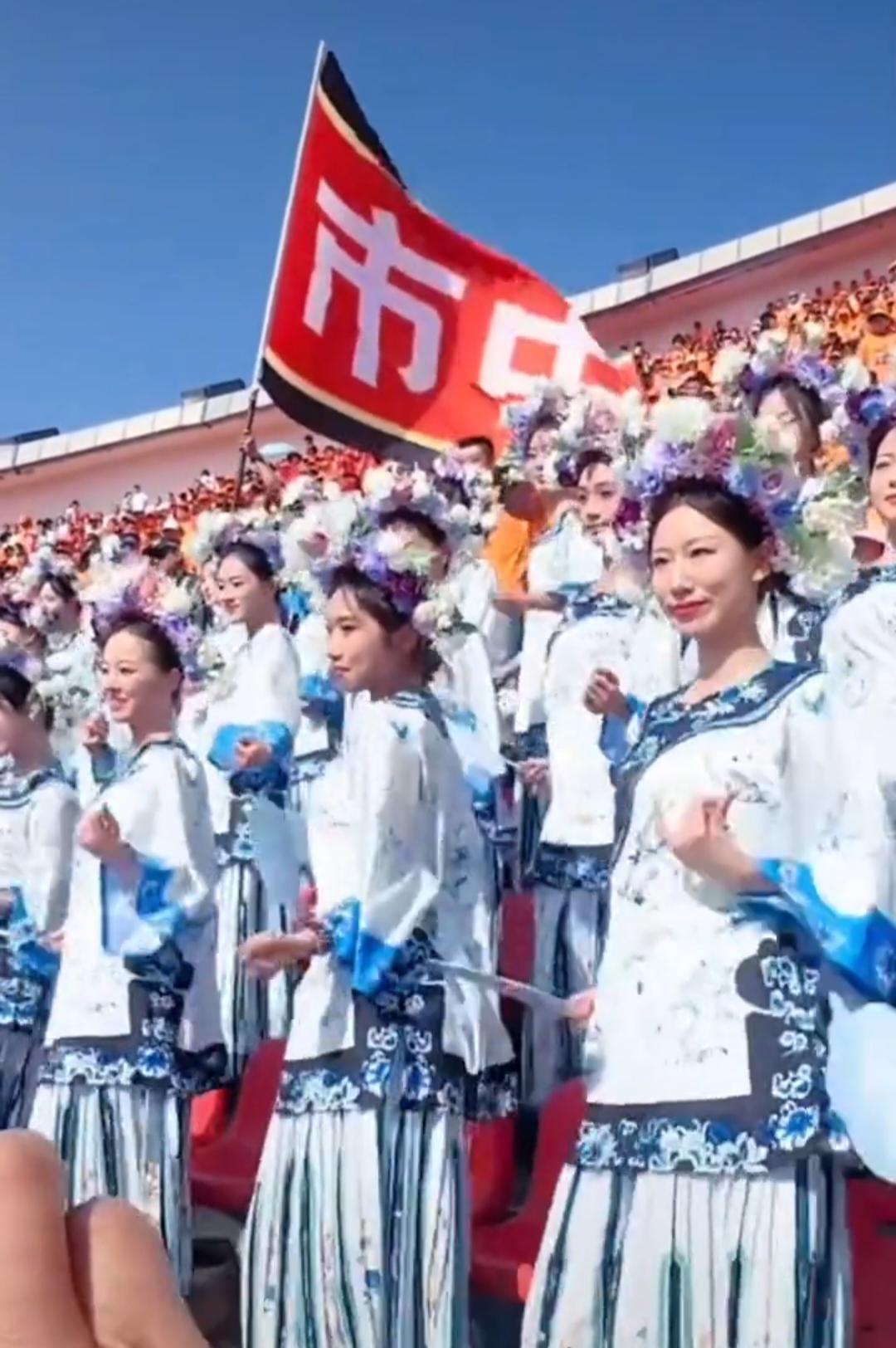 济南弄一群“夏雨荷”出来，这是在自嘲济南没有文化底蕴吗？
要不然有那么多的历史名