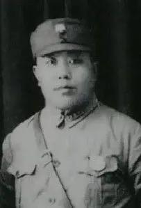 云南铁血少将团长！在家乡除恶安民，在前线以身殉国，山河永念忠魂
 
严家训（18