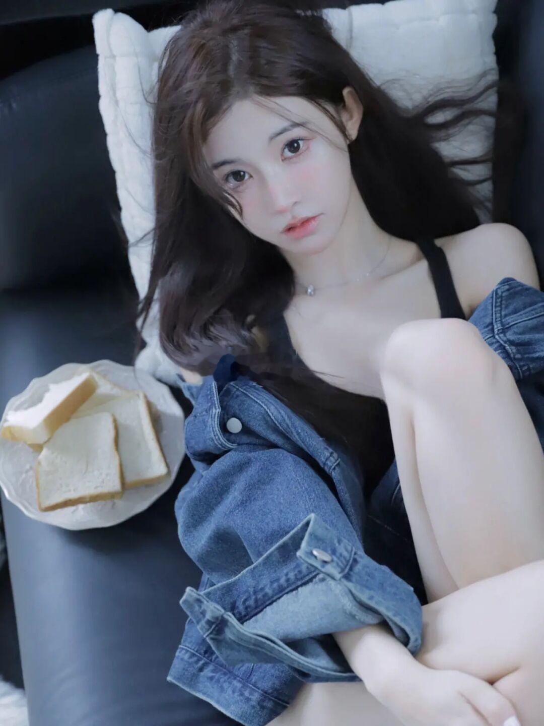 阴天 在不开灯的房间🌧️