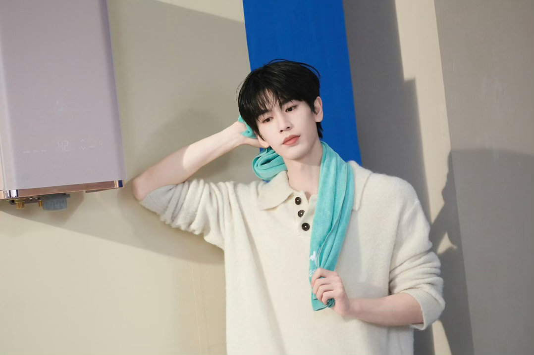 张凌赫这次是以张家玮的身份交流 他说“更加像我真实的自己”的时候，语气里那种坦诚