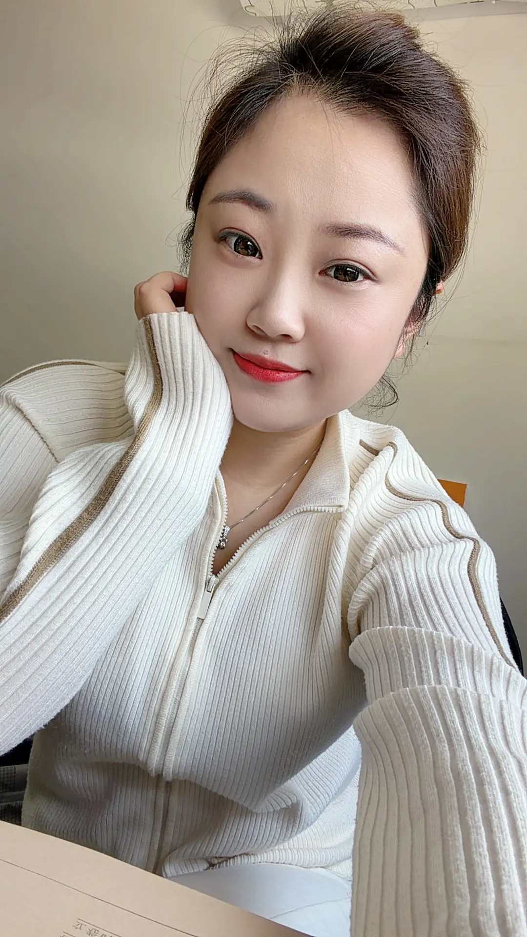 文字有时候太贫瘠了，想说什么我不知道，突然就好想叹气，敬此刻倔强又疲惫...