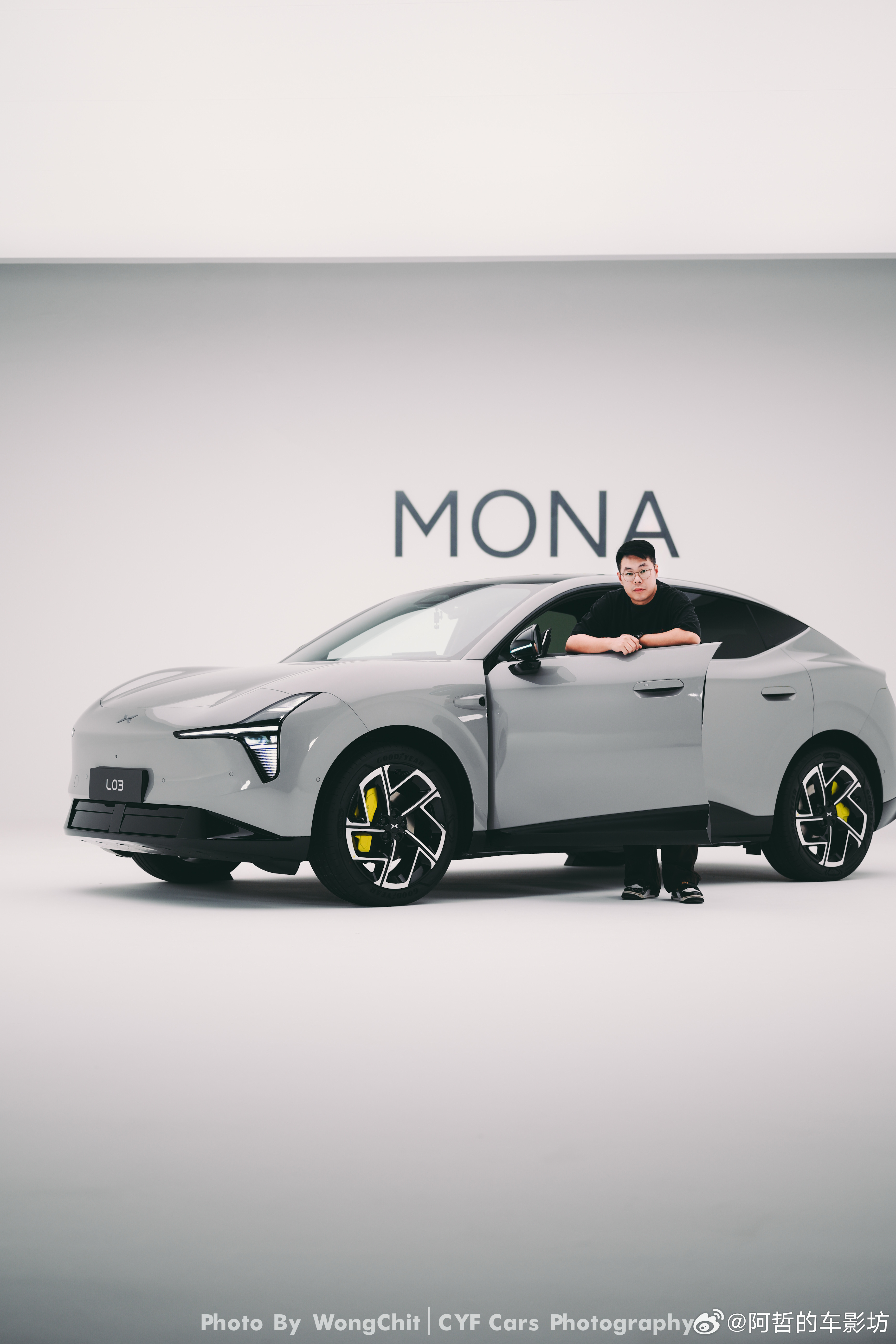 来拍MONA L03之前已经刷到好多老师发了超漂亮的人车合照咱也来了半天怎么也没